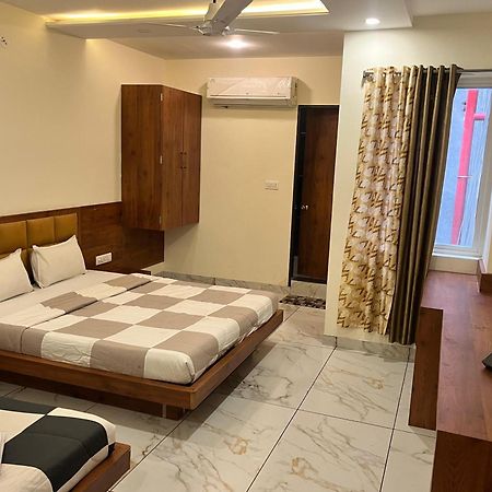 Hotel Prakasham Ujjain Extérieur photo