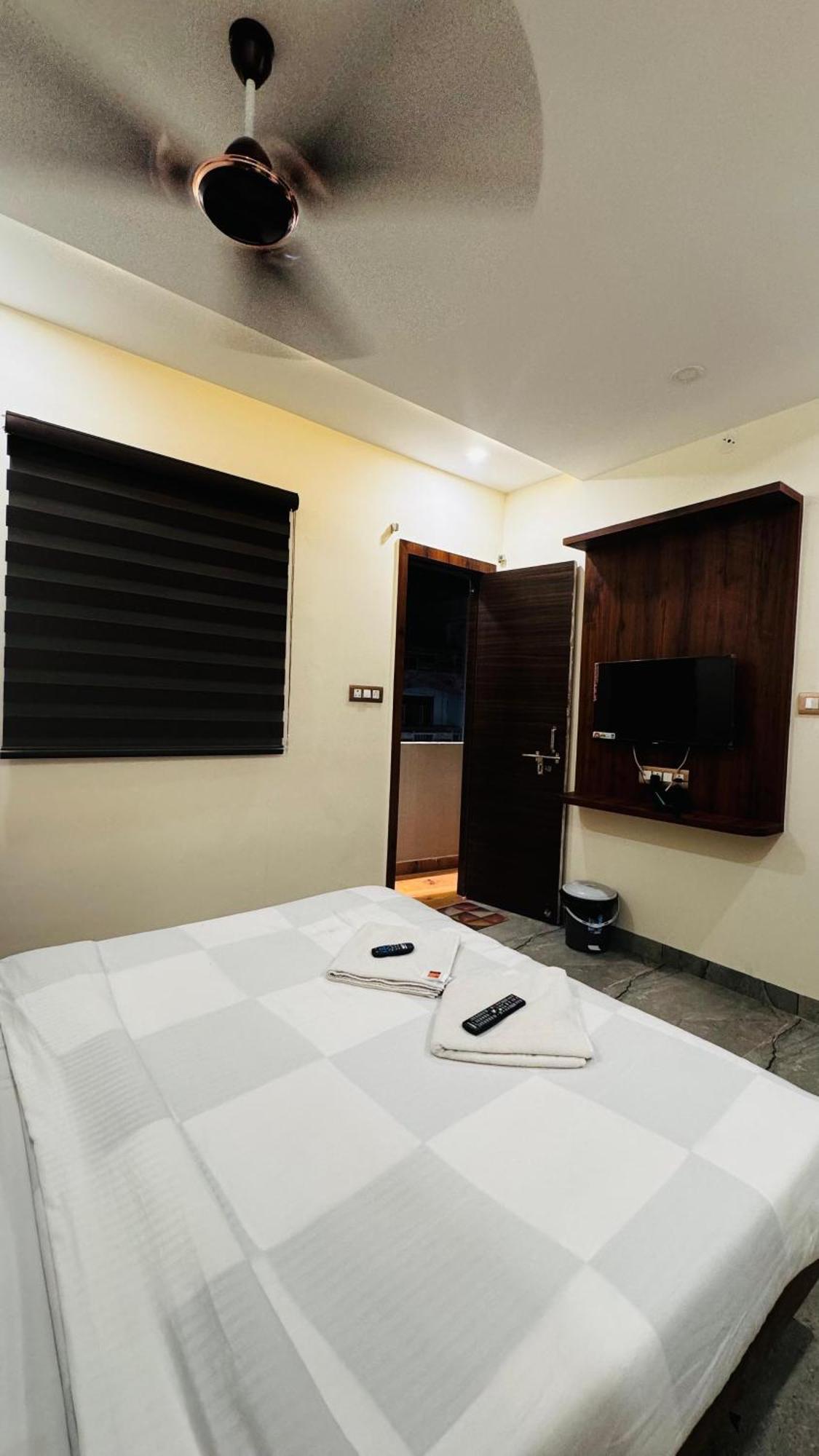Hotel Prakasham Ujjain Extérieur photo