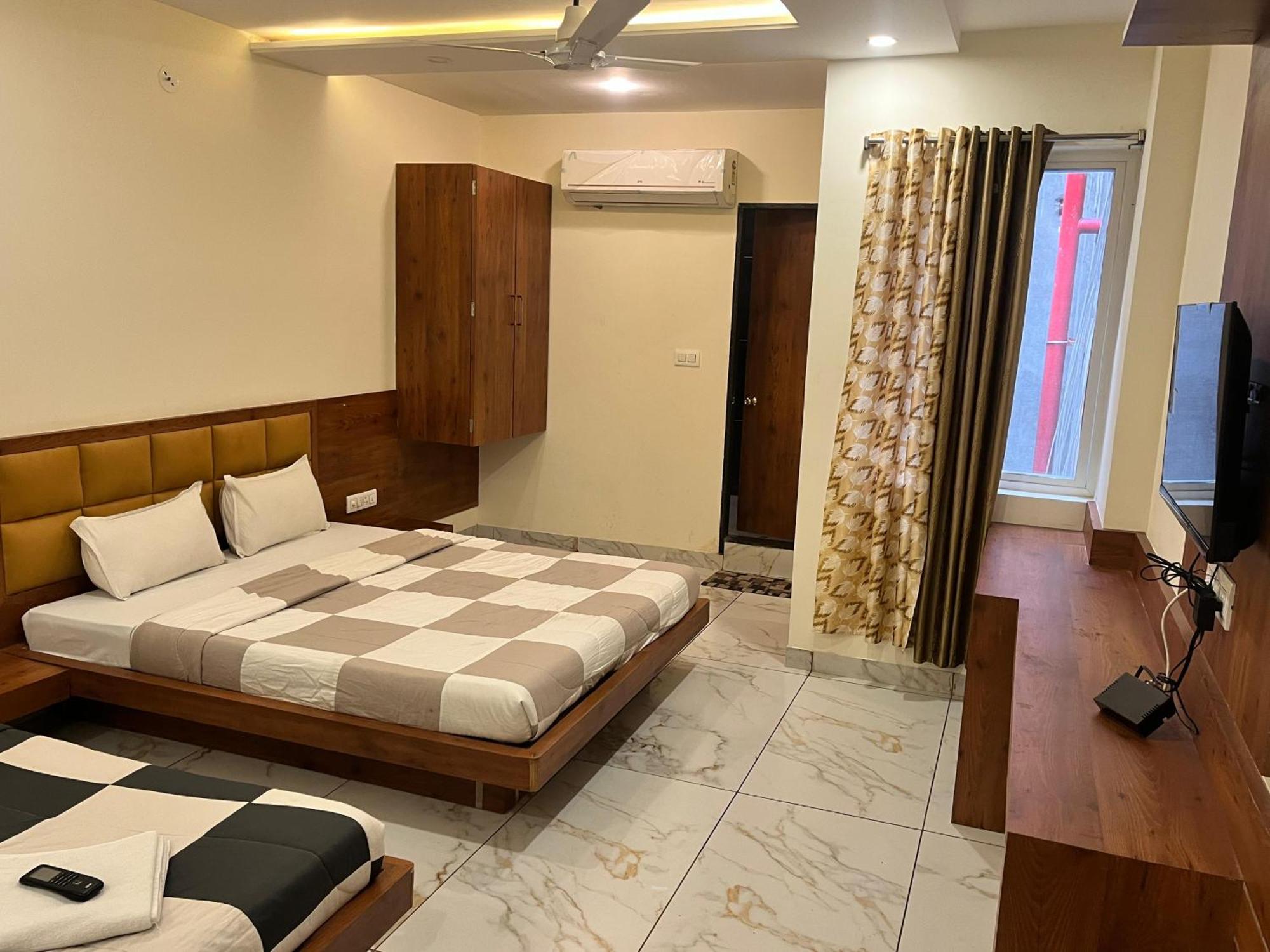 Hotel Prakasham Ujjain Extérieur photo