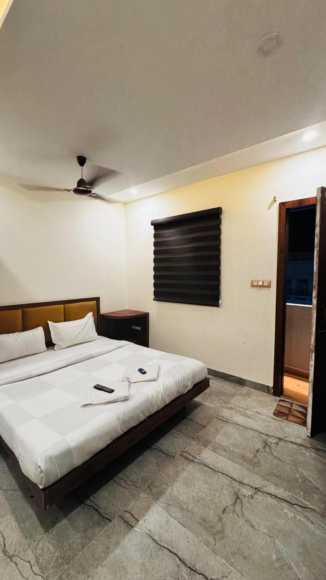 Hotel Prakasham Ujjain Extérieur photo