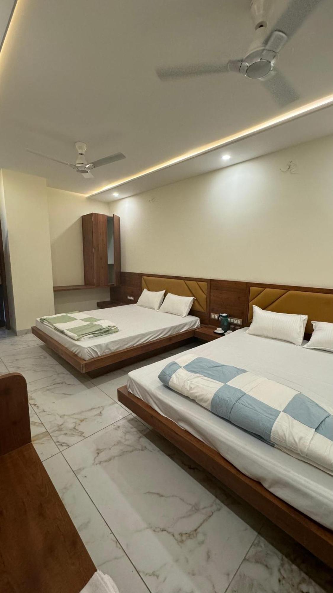 Hotel Prakasham Ujjain Extérieur photo